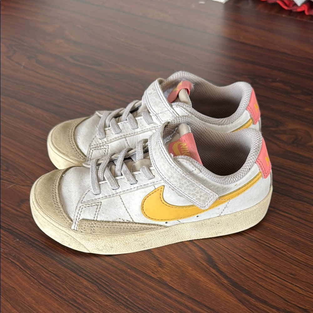 Nike court legacy sneakers